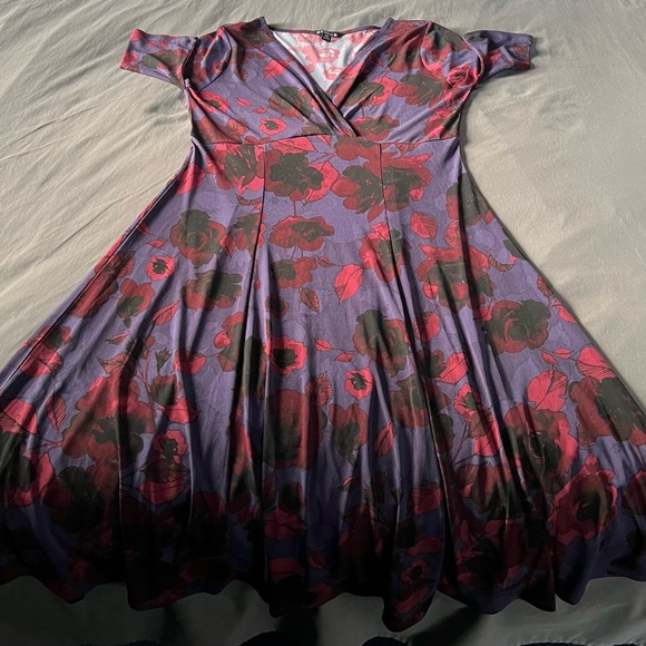 Ladies Medium George Dress. EUC - Picture 4 of 8